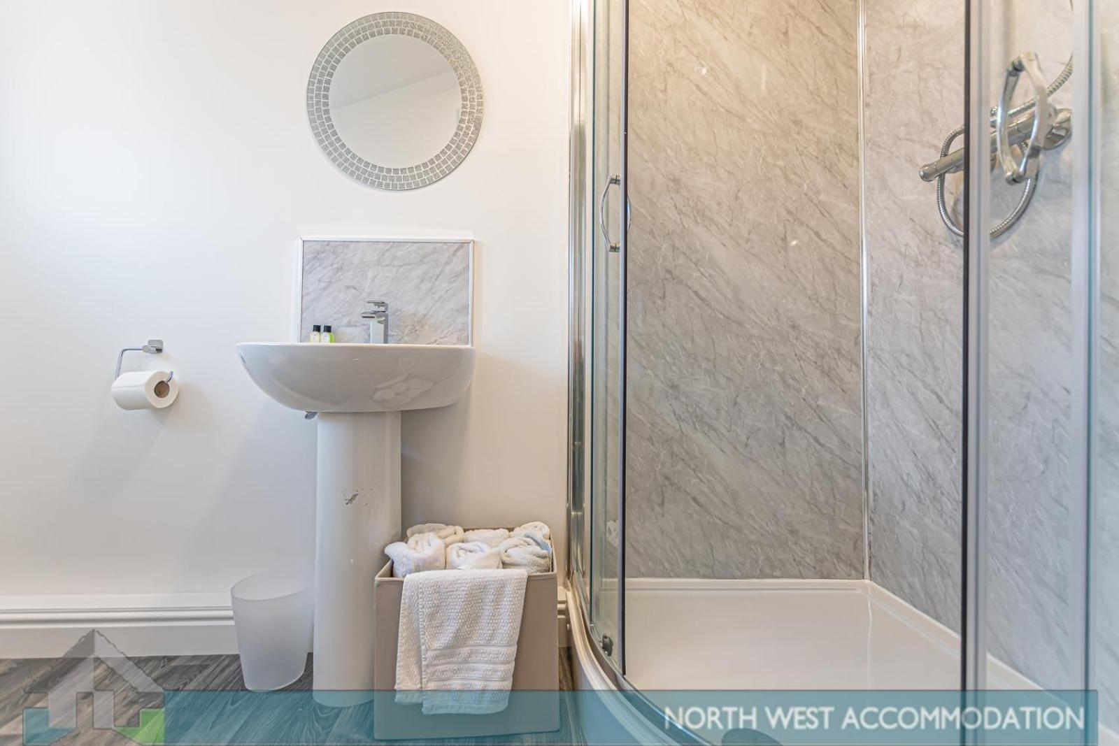 Wellfield Serviced Accommodation Warrington Esterno foto