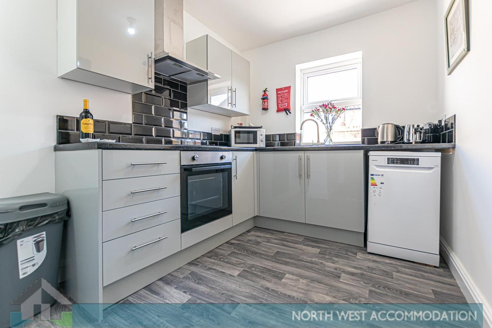 Wellfield Serviced Accommodation Warrington Esterno foto