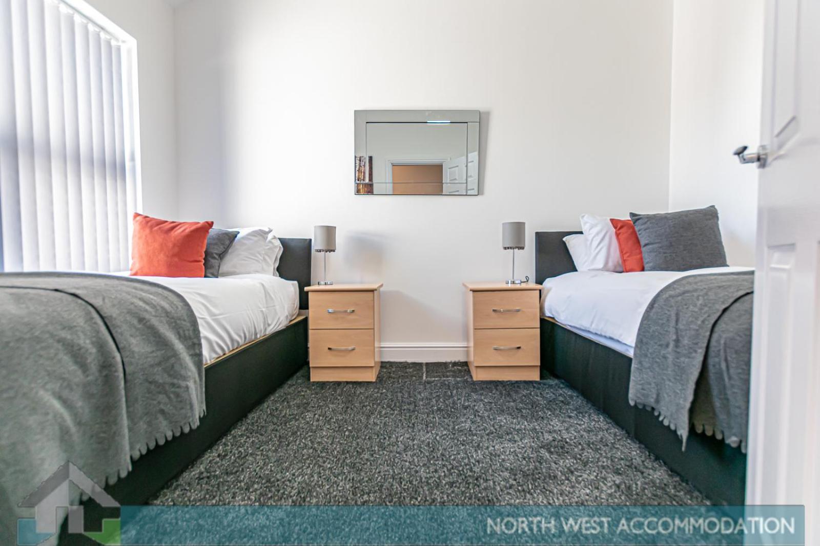 Wellfield Serviced Accommodation Warrington Esterno foto